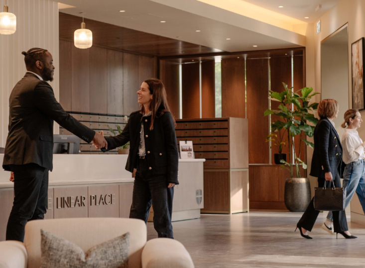 <span>AWARD WINNING CUSTOMER SERVICE</span>