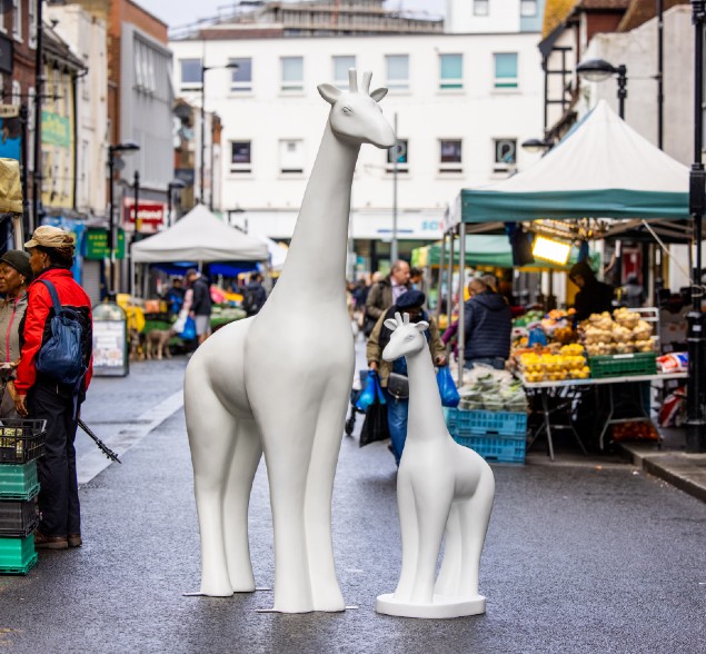  London Square measures up a giant giraffe for Croydon Stands Tall 
