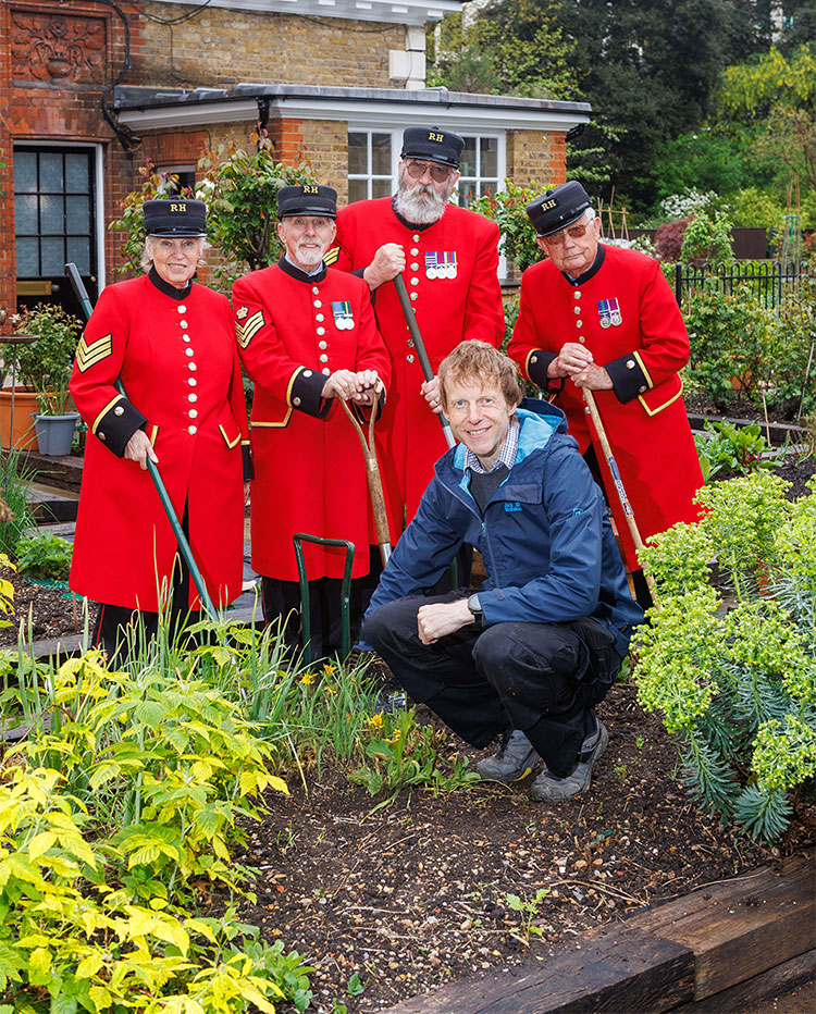 https://londonsquare.co.uk/images/uploads/lsq-life/chelsea-pensioners-garden.jpg