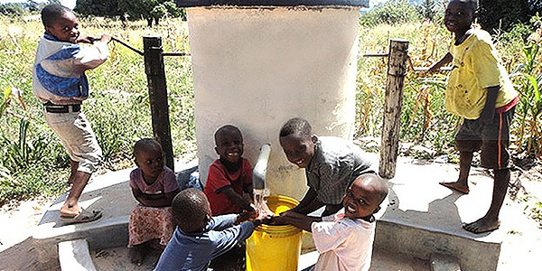 London Square funds the building of a water well in Manicaland