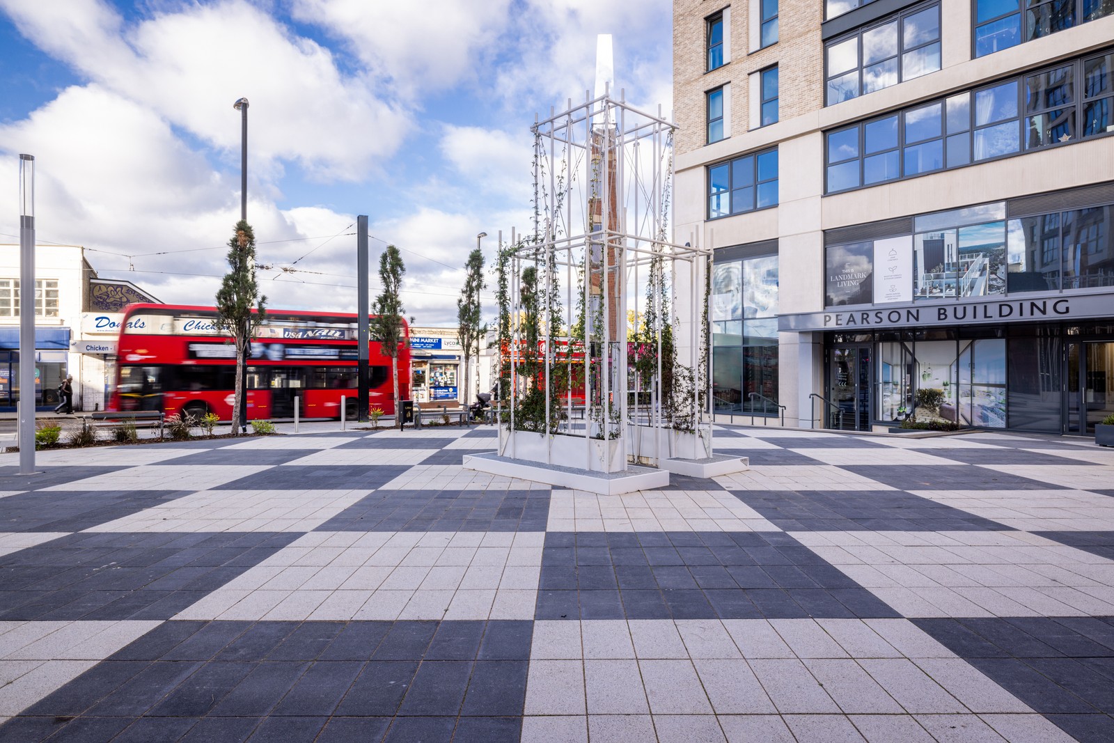 https://londonsquare.co.uk/images/uploads/lsq-life/vb5306192_1H3A6301_1600x1067.jpg